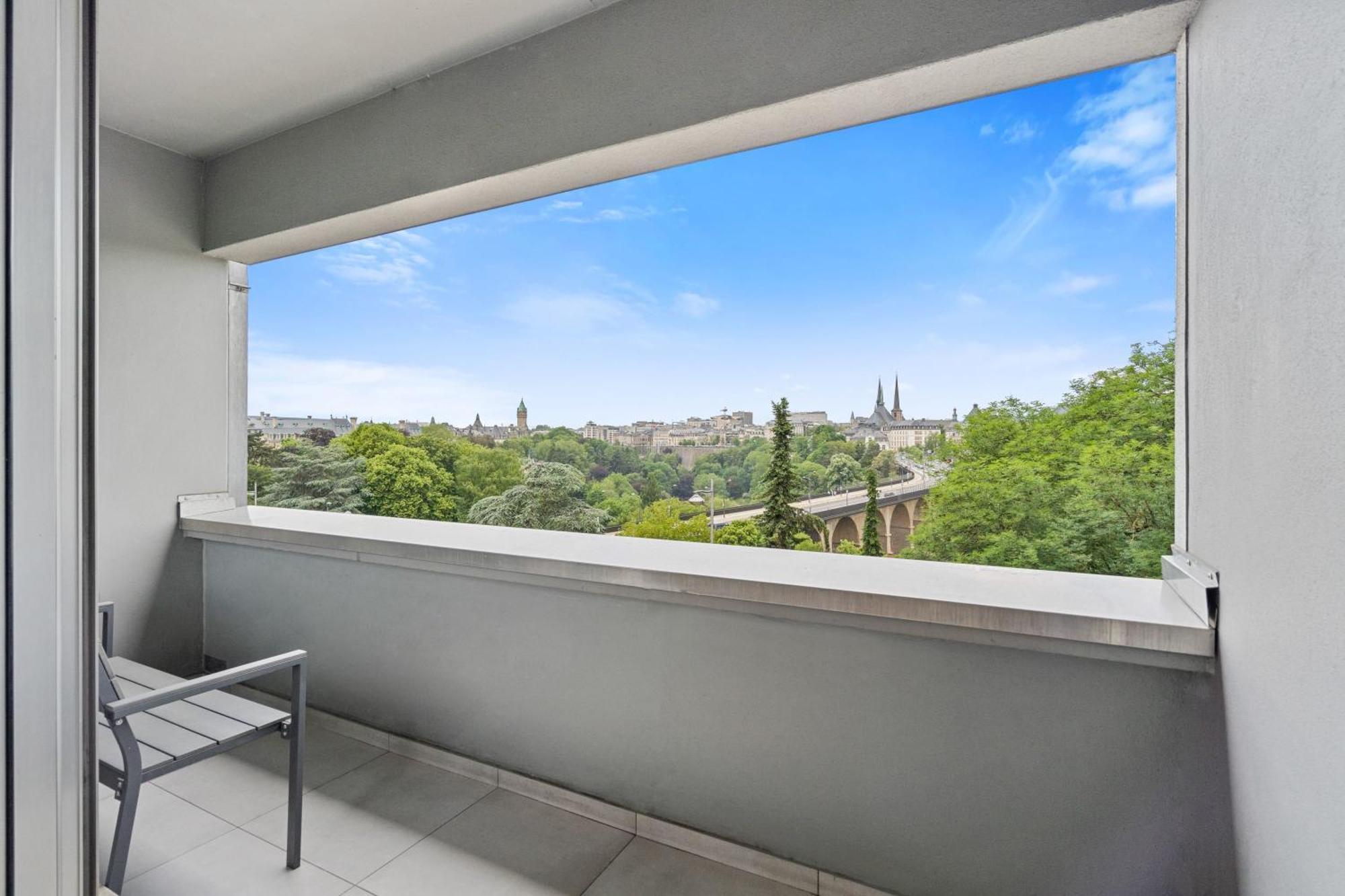 Central Lux 2Br Apt With City Views & Balcony Lüksemburg Dış mekan fotoğraf
