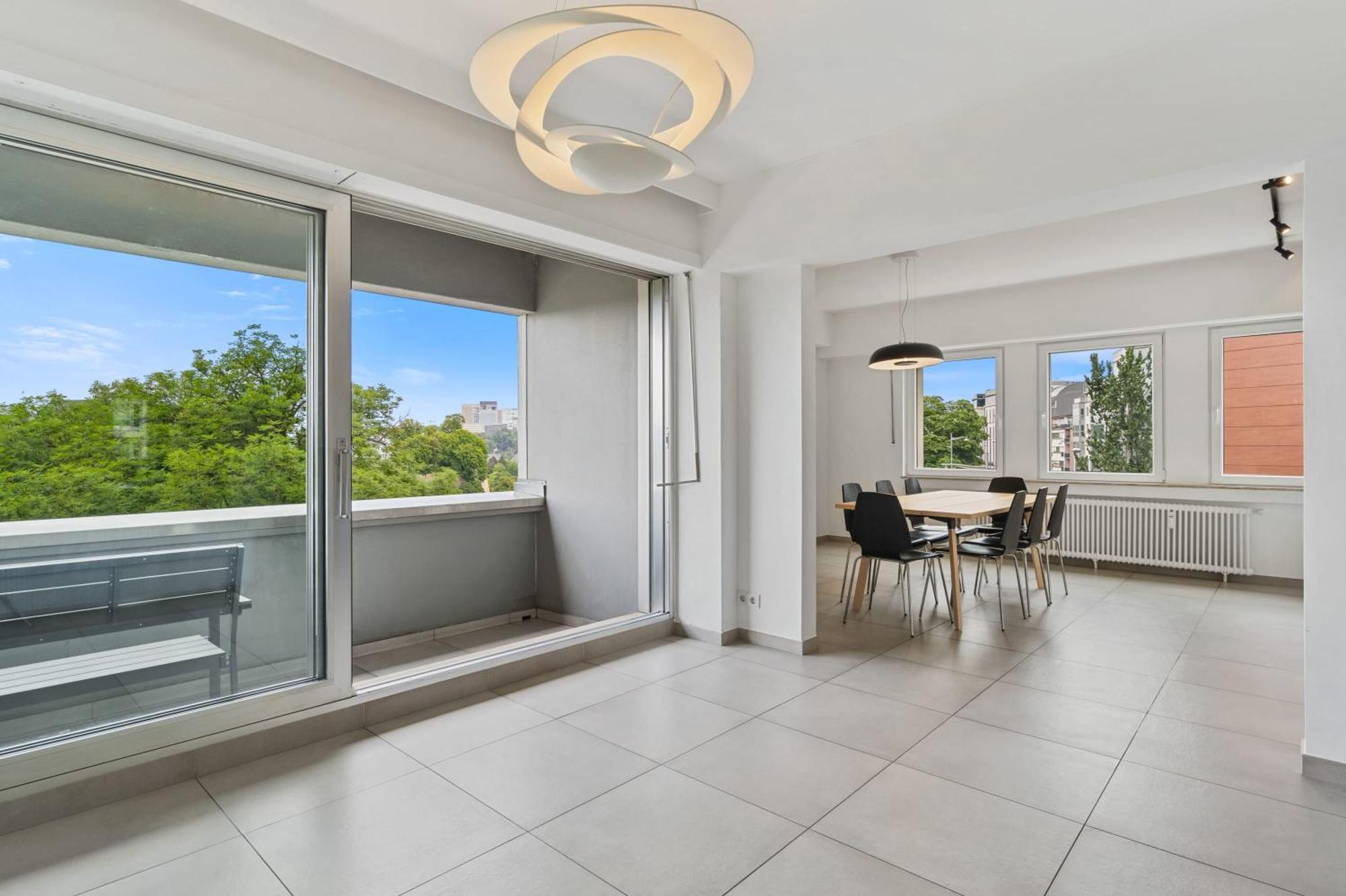Central Lux 2Br Apt With City Views & Balcony Lüksemburg Dış mekan fotoğraf