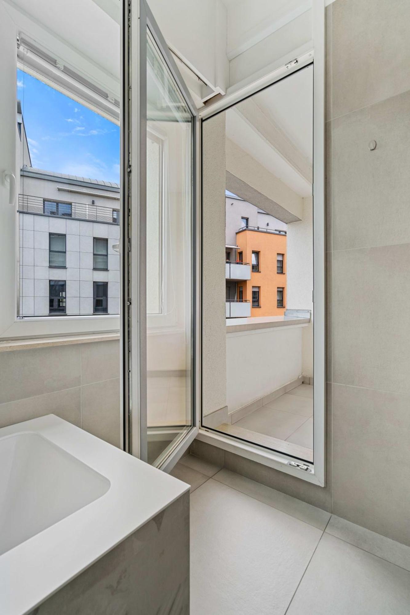 Central Lux 2Br Apt With City Views & Balcony Lüksemburg Dış mekan fotoğraf
