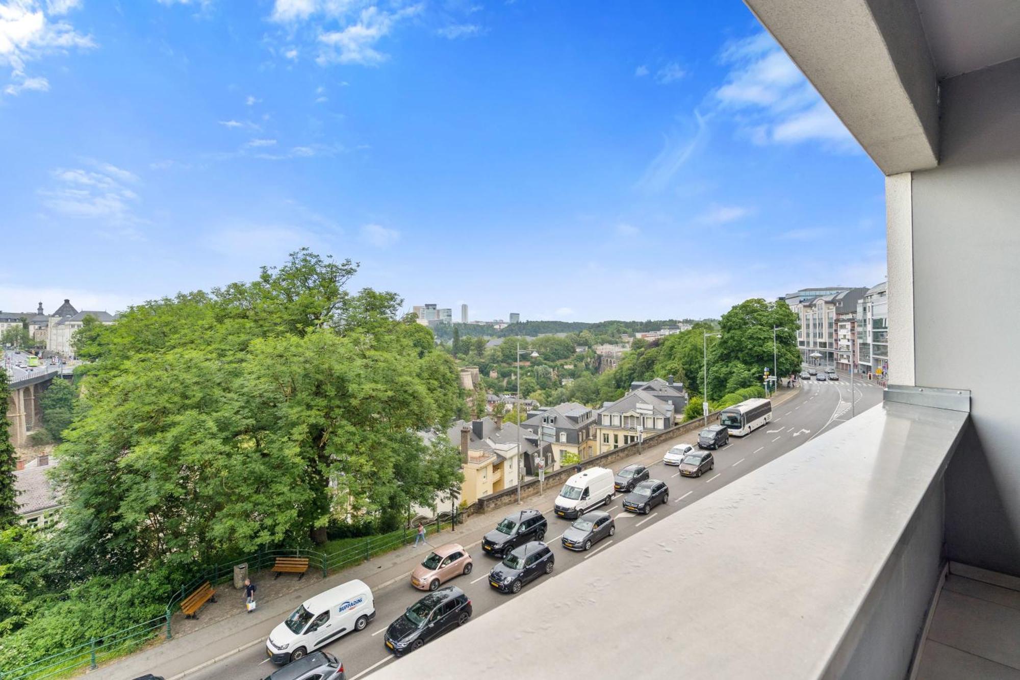 Central Lux 2Br Apt With City Views & Balcony Lüksemburg Dış mekan fotoğraf